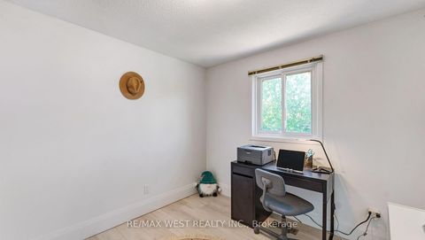 Photo 19 at 48 Gray Crescent, North Richvale, Richmond Hill