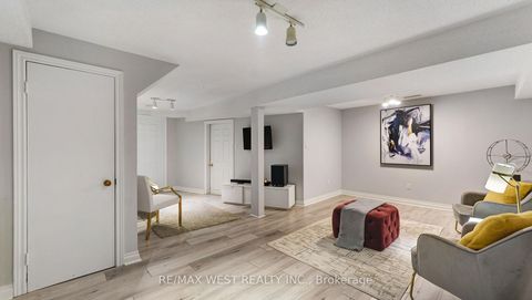 Photo 25 at 48 Gray Crescent, North Richvale, Richmond Hill