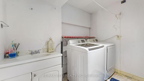 Photo 27 at 48 Gray Crescent, North Richvale, Richmond Hill