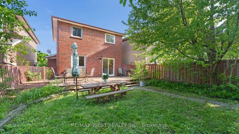Photo 30 at 48 Gray Crescent, North Richvale, Richmond Hill