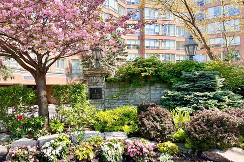 Photo 2 at 403 - 1 Ripley Avenue, Swansea, Toronto