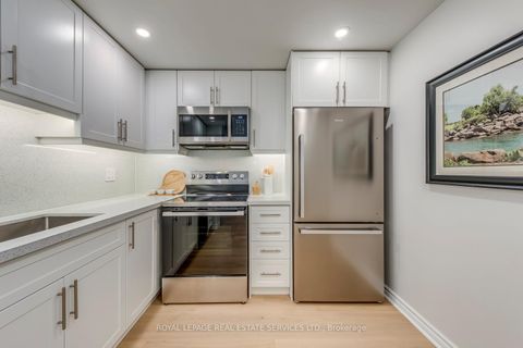 Photo 7 at 403 - 1 Ripley Avenue, Swansea, Toronto