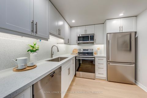 Photo 8 at 403 - 1 Ripley Avenue, Swansea, Toronto