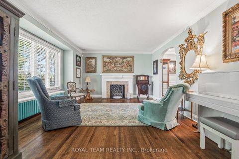 Photo 2 at 107 Esgore Drive, Nortown, Toronto