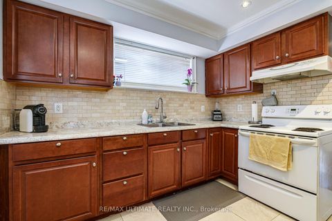Photo 10 at 2 George Anderson Court, Amesbury, Toronto