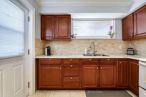 Photo 11 at 2 George Anderson Court, Amesbury, Toronto