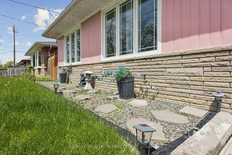 Photo 2 at 867 Scarborough Golf Clu Road, Morningside, Toronto