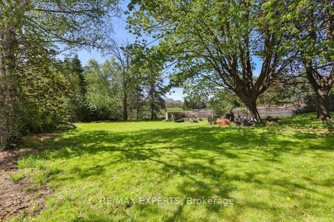 Photo 2 at 6531 King Road, Nobleton, King