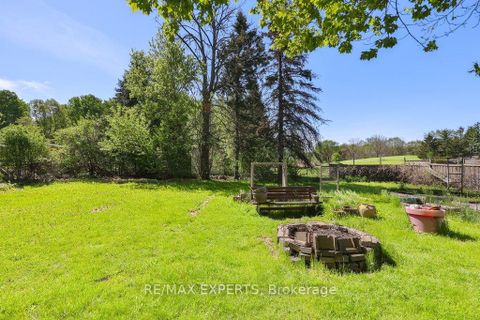 Photo 3 at 6531 King Road, Nobleton, King