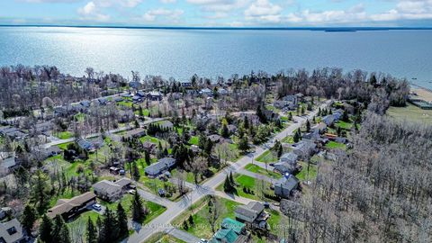 Photo 1 at 3822 West Street, Rural Innisfil, Innisfil
