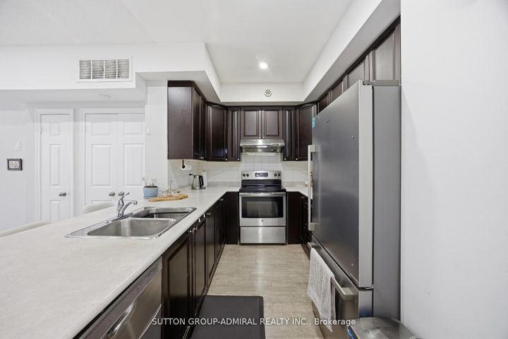 Photo 8 at 56 - 180 Howden Boulevard, Westgate, Brampton