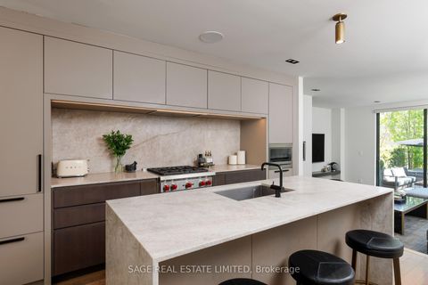 Photo 7 at 979 Broadview Avenue, Broadview North, Toronto