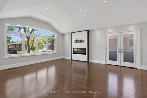 Photo 4 at 18 Rowse Crescent, The Westway, Toronto