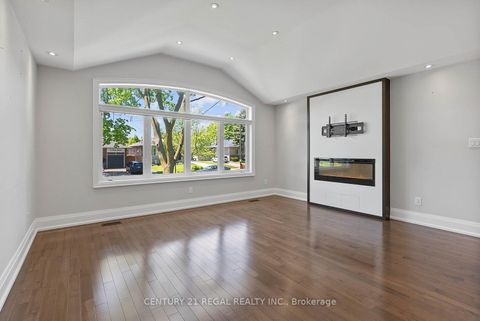 Photo 5 at 18 Rowse Crescent, The Westway, Toronto