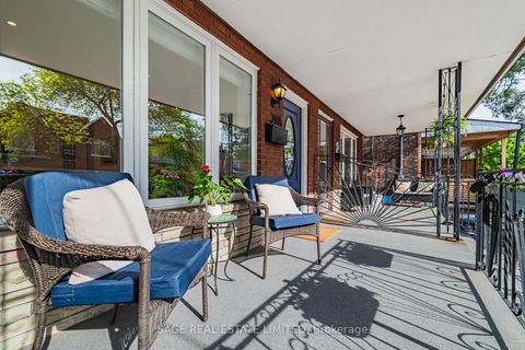 Photo 2 at 39A Uxbridge Avenue, Pellam Park, Toronto