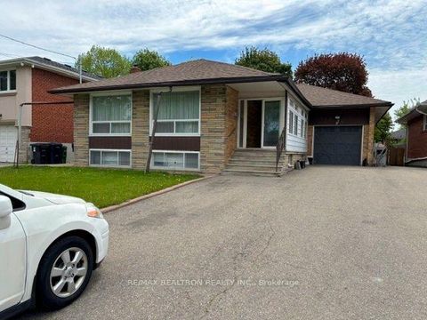 Photo 3 at 97 Overbrook Place, Bathurst Manor, Toronto