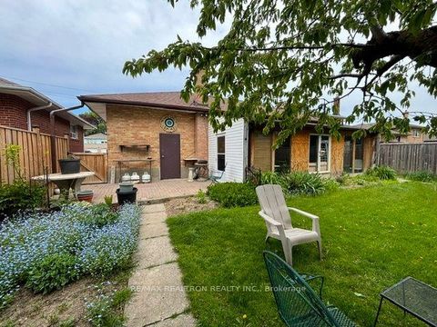Photo 5 at 97 Overbrook Place, Bathurst Manor, Toronto