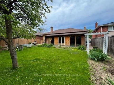 Photo 6 at 97 Overbrook Place, Bathurst Manor, Toronto