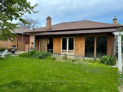 Photo 7 at 97 Overbrook Place, Bathurst Manor, Toronto