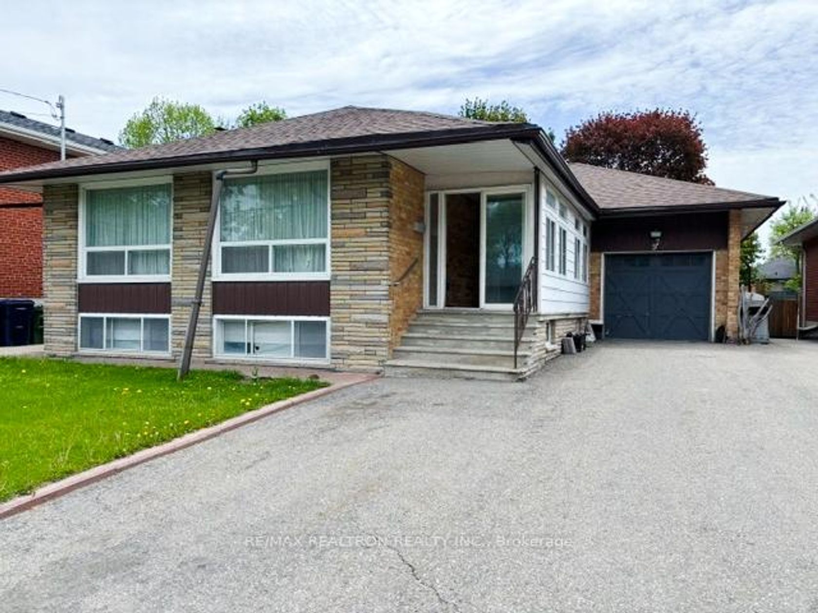 97 Overbrook Place, Bathurst Manor, Toronto 