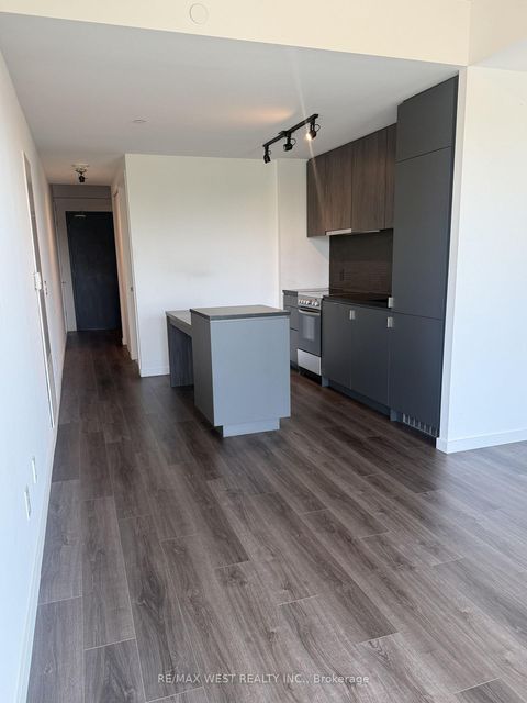 Photo 2 at 407 - 7 Smith Crescent, Queensway, Toronto