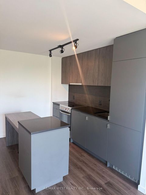 Photo 4 at 407 - 7 Smith Crescent, Queensway, Toronto
