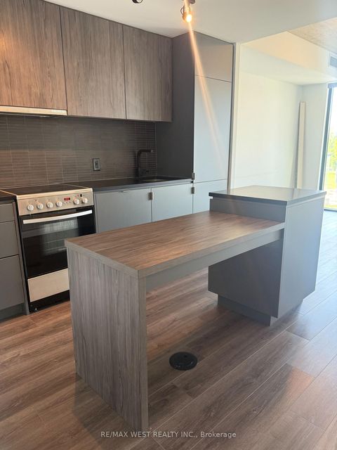 Photo 5 at 407 - 7 Smith Crescent, Queensway, Toronto