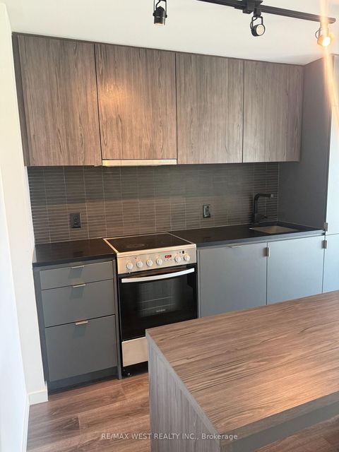 Photo 6 at 407 - 7 Smith Crescent, Queensway, Toronto