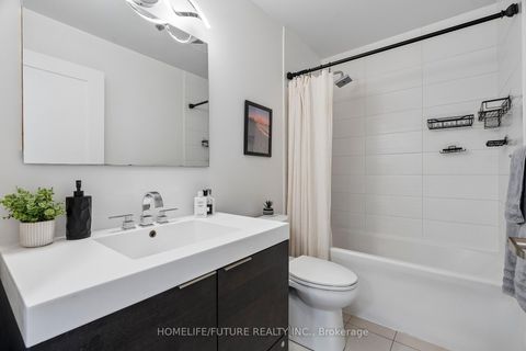 Photo 10 at 3805 - 318 Richmond Street W, Waterfront Communities C1, Toronto
