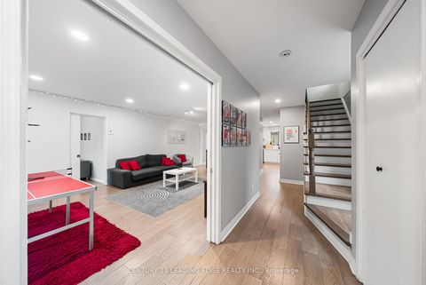 Photo 2 at 527 Glengarry Avenue, Nortown, Toronto