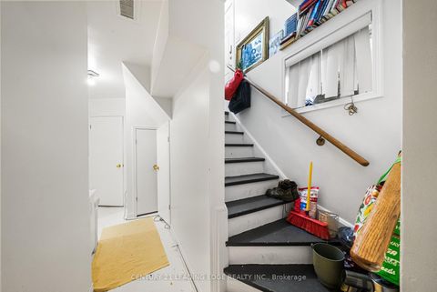Photo 33 at 527 Glengarry Avenue, Nortown, Toronto