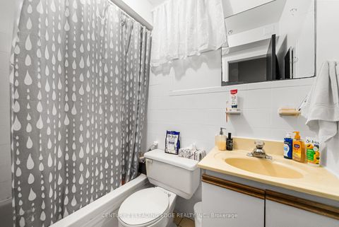 Photo 37 at 527 Glengarry Avenue, Nortown, Toronto
