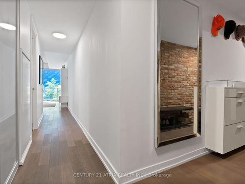 Photo 2 at 318 - 95 Bathurst Street, Waterfront Communities C1, Toronto