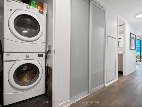Photo 3 at 318 - 95 Bathurst Street, Waterfront Communities C1, Toronto
