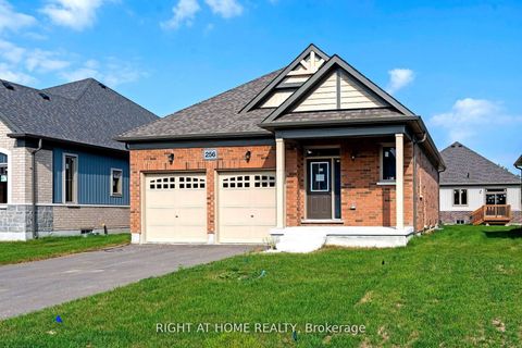 Photo 2 at 256 Duncan Street, Stayner, Clearview