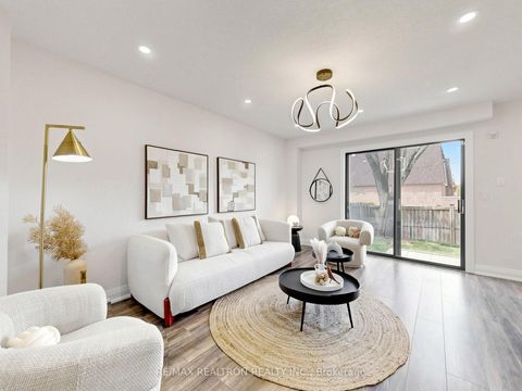 Photo 1 at 16 Foxglove Court, Unionville, Markham