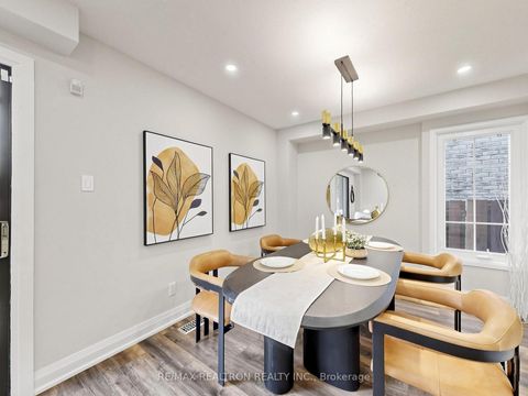 Photo 3 at 16 Foxglove Court, Unionville, Markham