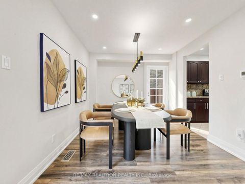 Photo 5 at 16 Foxglove Court, Unionville, Markham