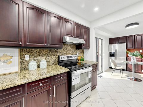 Photo 7 at 16 Foxglove Court, Unionville, Markham