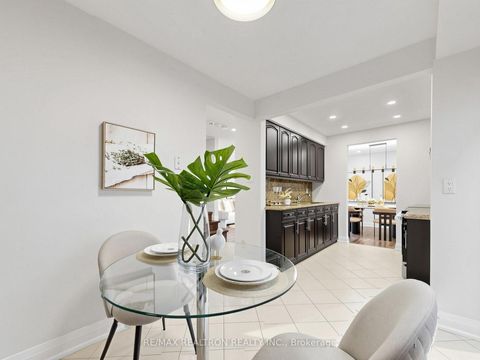 Photo 8 at 16 Foxglove Court, Unionville, Markham