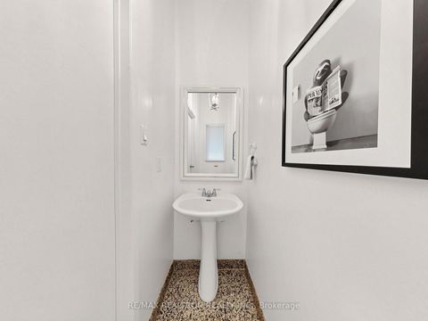Photo 9 at 16 Foxglove Court, Unionville, Markham