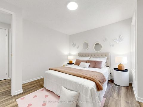 Photo 24 at 16 Foxglove Court, Unionville, Markham