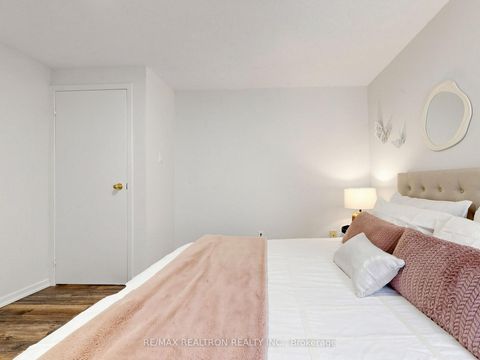 Photo 25 at 16 Foxglove Court, Unionville, Markham