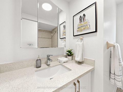 Photo 26 at 16 Foxglove Court, Unionville, Markham