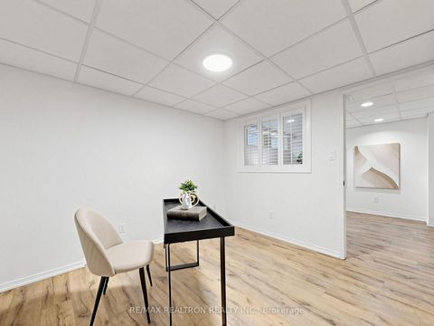 Photo 32 at 16 Foxglove Court, Unionville, Markham