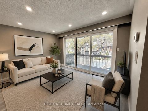 Photo 2 at 24 - 7 Vale Carse Way, Branson, Toronto