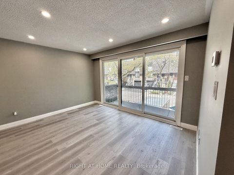 Photo 3 at 24 - 7 Vale Carse Way, Branson, Toronto