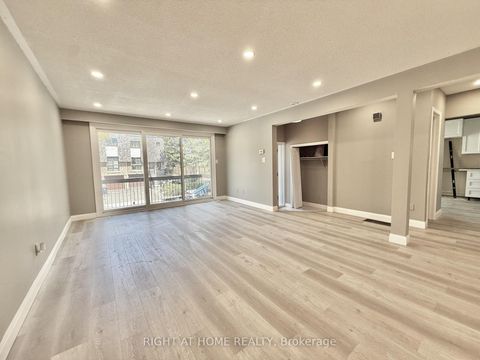 Photo 5 at 24 - 7 Vale Carse Way, Branson, Toronto