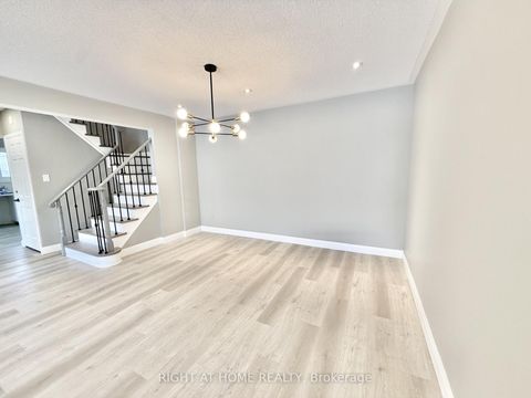 Photo 7 at 24 - 7 Vale Carse Way, Branson, Toronto