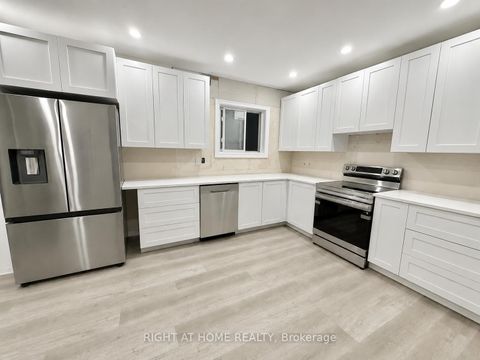 Photo 10 at 24 - 7 Vale Carse Way, Branson, Toronto